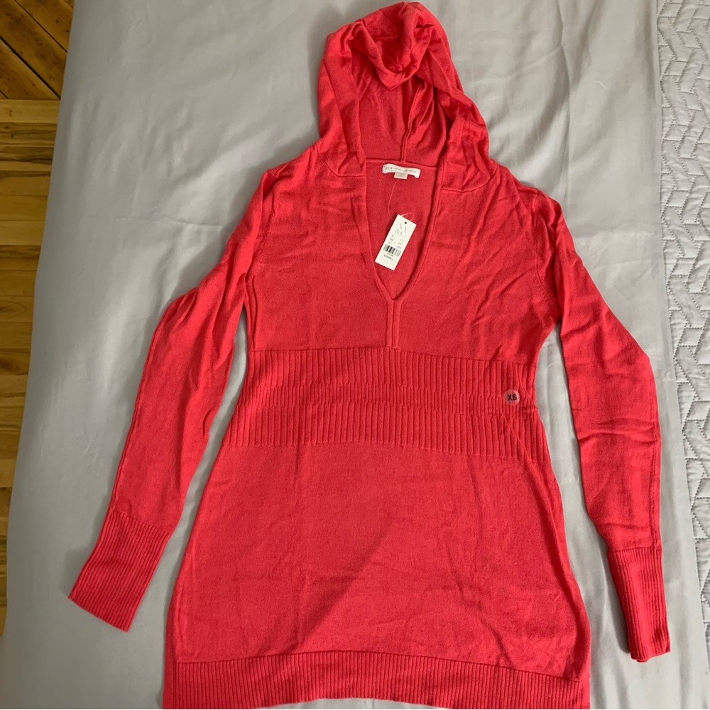 NWT!!! NEW YORK & COMPANY. Red/Pink Sweater with Hood. Never worn. Size: XS